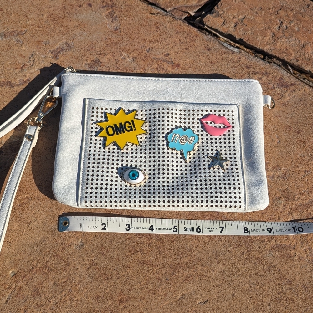 Source Unknown White Wristlet Clutch with Colorful Pop-Art Charms - Picture 5 of 7